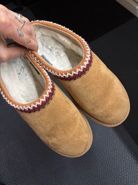 Cozy Suede Slip-On Slippers in Camel with Burgundy Trim